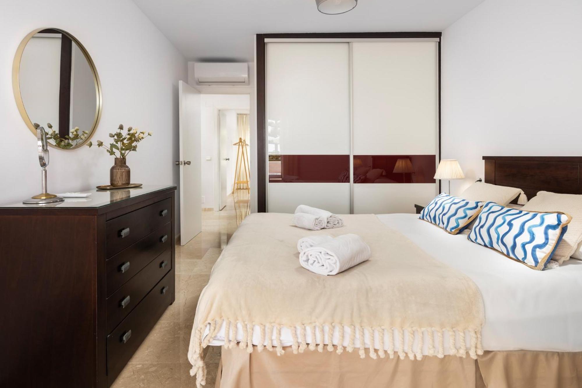 Family & Mijas Costa & Fuengirola By Alfresco Apartment El Faro
