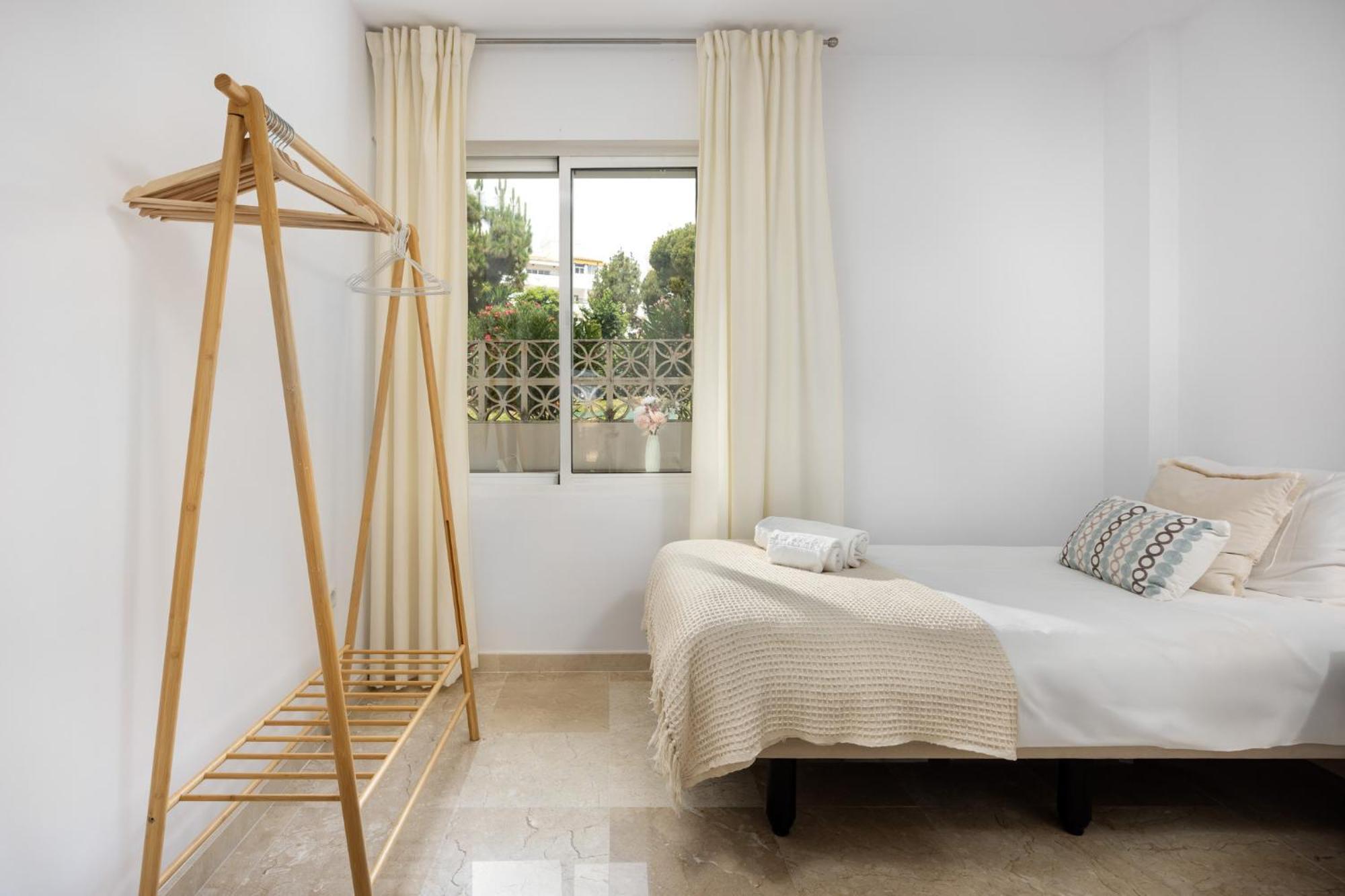 Family & Mijas Costa & Fuengirola By Alfresco Apartment